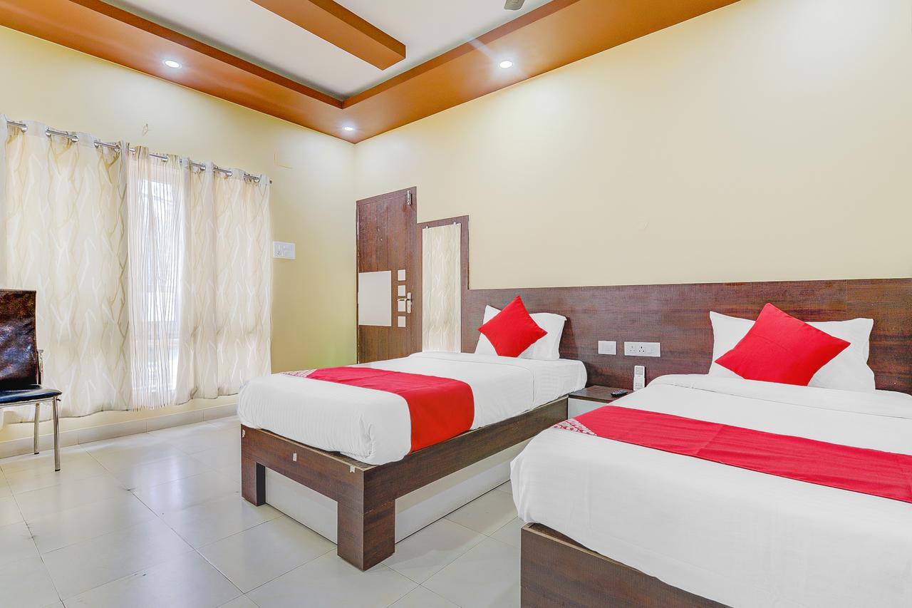 Oyo 13521 Sudhriti Hotel Siliguri Exterior foto